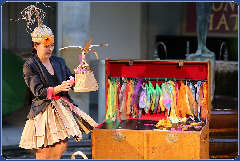 Kleines Fest - Martine Dufresne / Theatre Gili Gili - Funny Hats