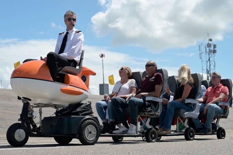 Kleines Fest - Actic - Actic Airlines - Willkommen an Bord