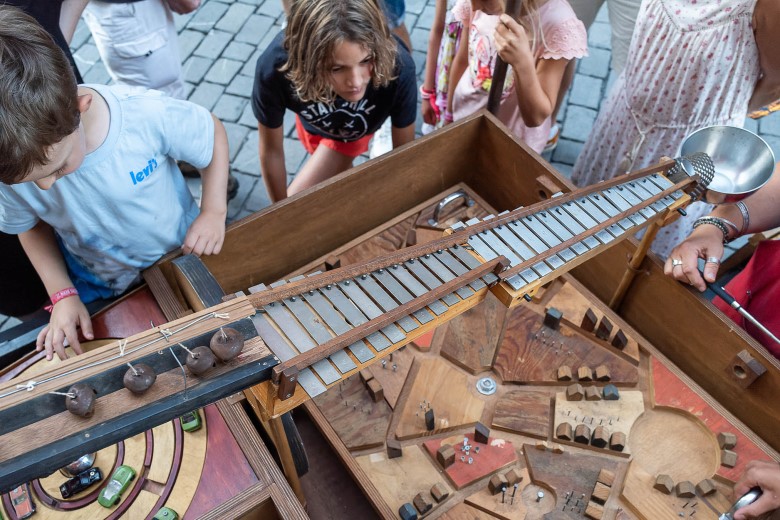 Kleines Fest - Charlotte van Otterloo - Mechatropolis