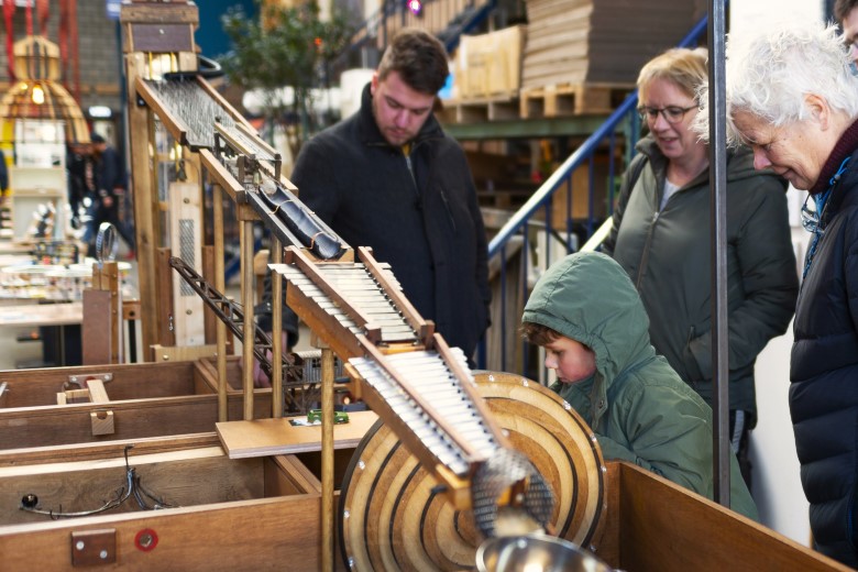 Kleines Fest - Charlotte van Otterloo - Mechatropolis
