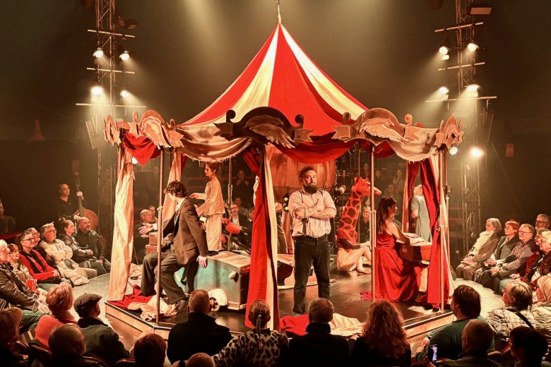Kleines Fest - Cirque Bouffon - Carrousel