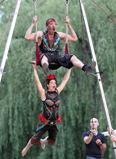 Kleines Fest - Cirque No Problem - Noa & Uri Weiss Kleines Fest - Cirque No Problem - Noa & Uri Weiss