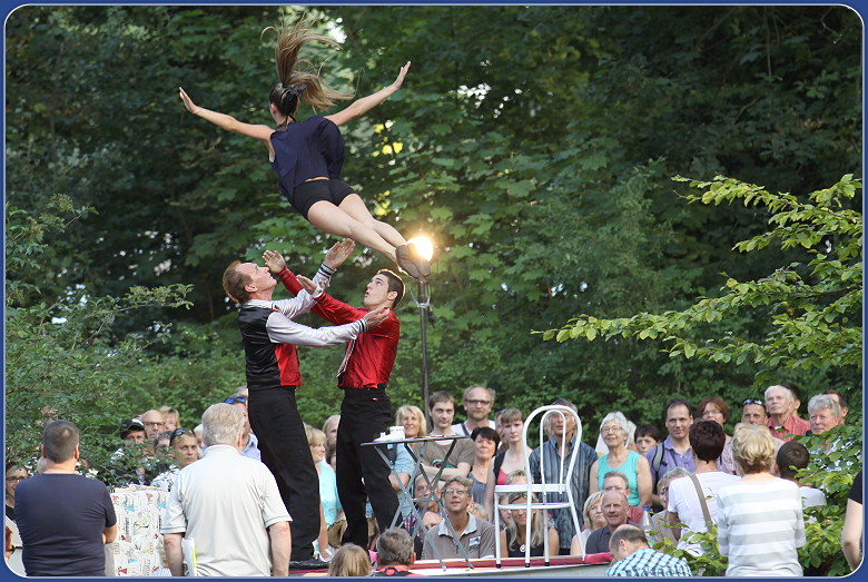 Kleines Fest - Compagnie En Plain Vol - Tempo-Akrobatik-Trio