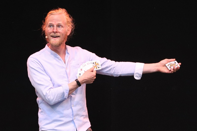 Kleines Fest - Jan Logemann - Herr Logemann hebt ab!