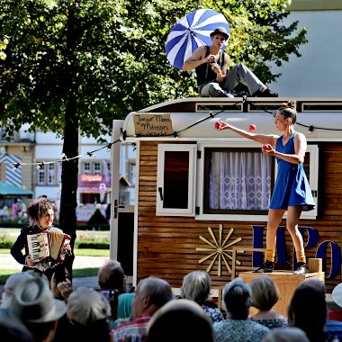 Kleines Fest - LaPoesia - Spektakel am Zirkuswagen Kleines Fest - LaPoesia - Spektakel am Zirkuswagen