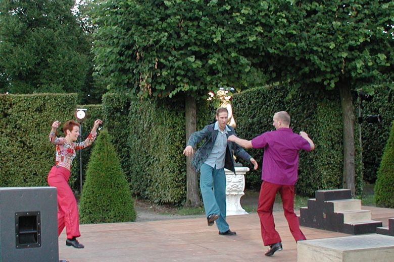 Kleines Fest - Mind the tap - Steptanz mit Kisten, Treppen und anderen Stolperfallen