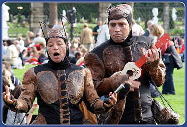 Kleines Fest - Theater Pikante - Waldameisen auf Stadtgang