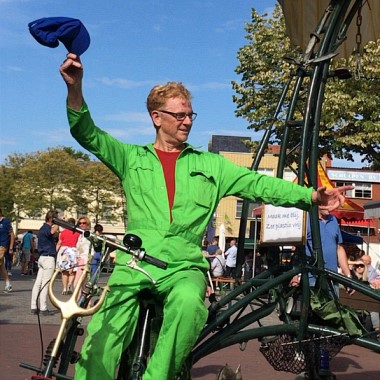 Kleines Fest - Circus Theater Vladimir - Fish Kleines Fest - Circus Theater Vladimir - Fish