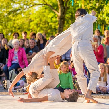 Kleines Fest - VAYA - Pebble Falling on a Silent Lake