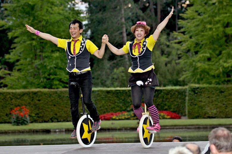 Kleines Fest - Witty Look - Unicycle Circus Theatre CHEEKY! & DAIKI