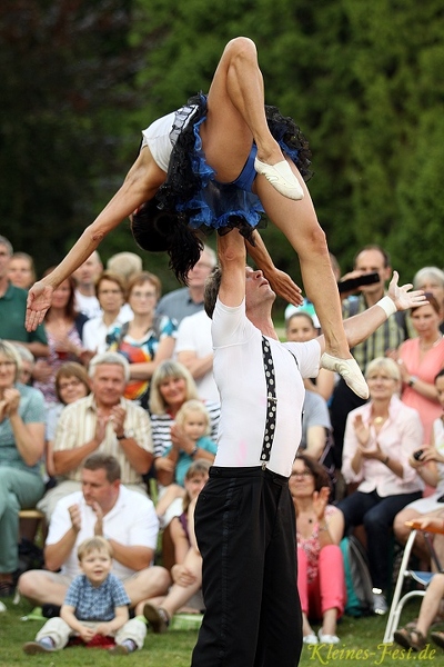 Coexistence_Acrobats__20130803_BP_AKu__0527_0480x0720_01.jpg