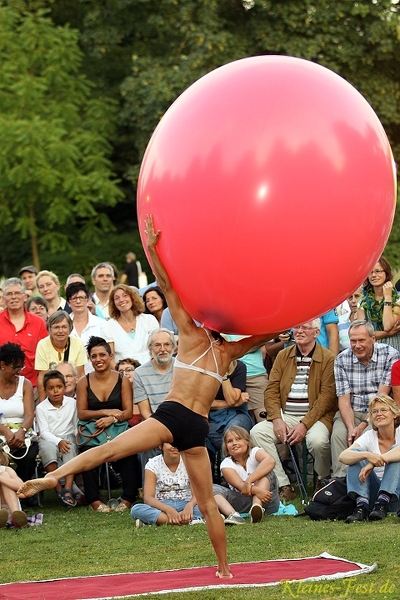 Coexistence_Acrobats__20130803_BP_AKu__0605_0480x0720_01.jpg