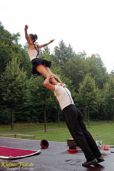 Coexistence_Acrobats__20120825_CL_Dep__0056_0480x0720_01.jpg