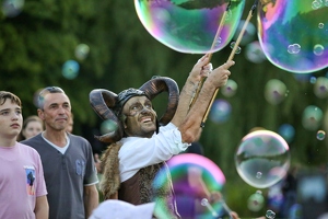 Bubble On Circus  20250802 Lu TKu  4879 1920x1280