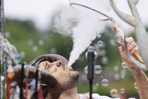Bubble On Circus  20250803 Lu AKu  6230 1920x1280