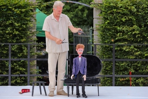 Alex Mihailovski  20250711 HH Den  6916 1920x1280