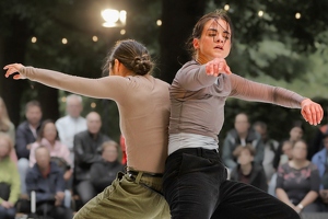 Company Chameleon  20250708 HH Den  4810 1920x1280