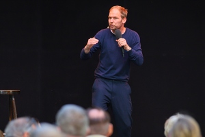 Timo Wopp  20250709 HH AKu  2487 1920x1280