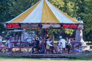 Eisenbarths Wanderbuehne  20030808 Lu Den  2628 1920x1280