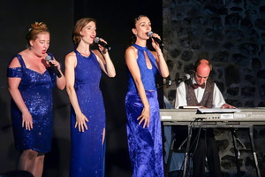 Womedy  20030808 Lu Den  031 1920x1280