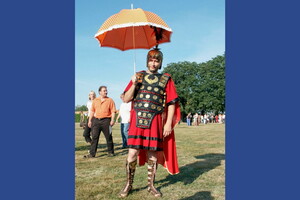 ComicTrust  20030809 Lu Den  001 1920x1280