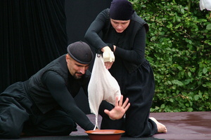 Two Hands Theatre  20040708 HH AKu  007 1920x1280