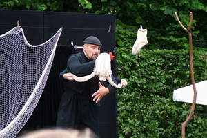 Two Hands Theatre  20040708 HH AKu  002 1920x1280