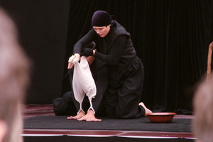 Two Hands Theatre  20040708 HH Den  007 1920x1280