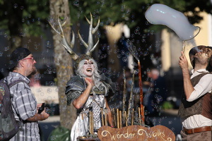 Bubble On Circus  20260724 BP AKu  8802 1920x1280