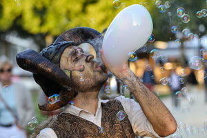 Bubble On Circus  20260724 BP AKu  9064 1920x1280