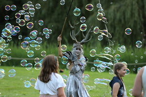 Bubble On Circus  20260725 BP Den  9061 1920x1280