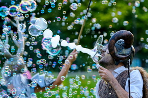 Bubble On Circus  20260725 BP Den  9066 1920x1280