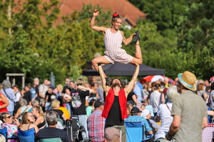 011 Upside Down Acro Zirkus  20260801 Lu Den  9635 1920x1280