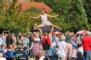 010 Upside Down Acro Zirkus  20260801 Lu Den  9634 1920x1280