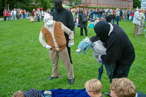 104   Maennergestalten  20050812 Lu Den  103