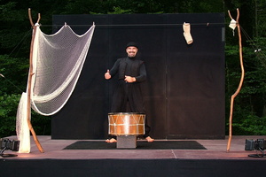 188   Two Hands Theatre  20050813 Lu AKu  125