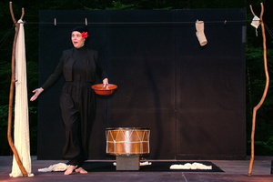 192   Two Hands Theatre  20050813 Lu AKu  154