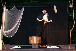 191   Two Hands Theatre  20050813 Lu AKu  141