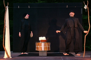 193   Two Hands Theatre  20050813 Lu AKu  157