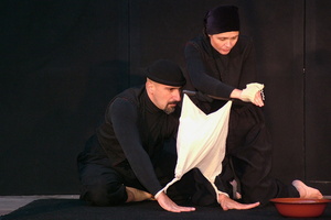 196   Two Hands Theatre  20050813 Lu AKu  178