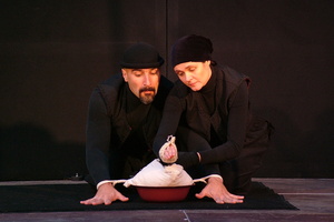 197   Two Hands Theatre  20050813 Lu AKu  184