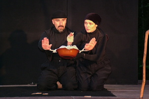 198   Two Hands Theatre  20050813 Lu AKu  198