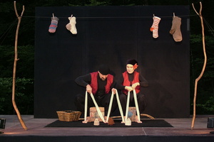 199   Two Hands Theatre  20050813 Lu AKu  216